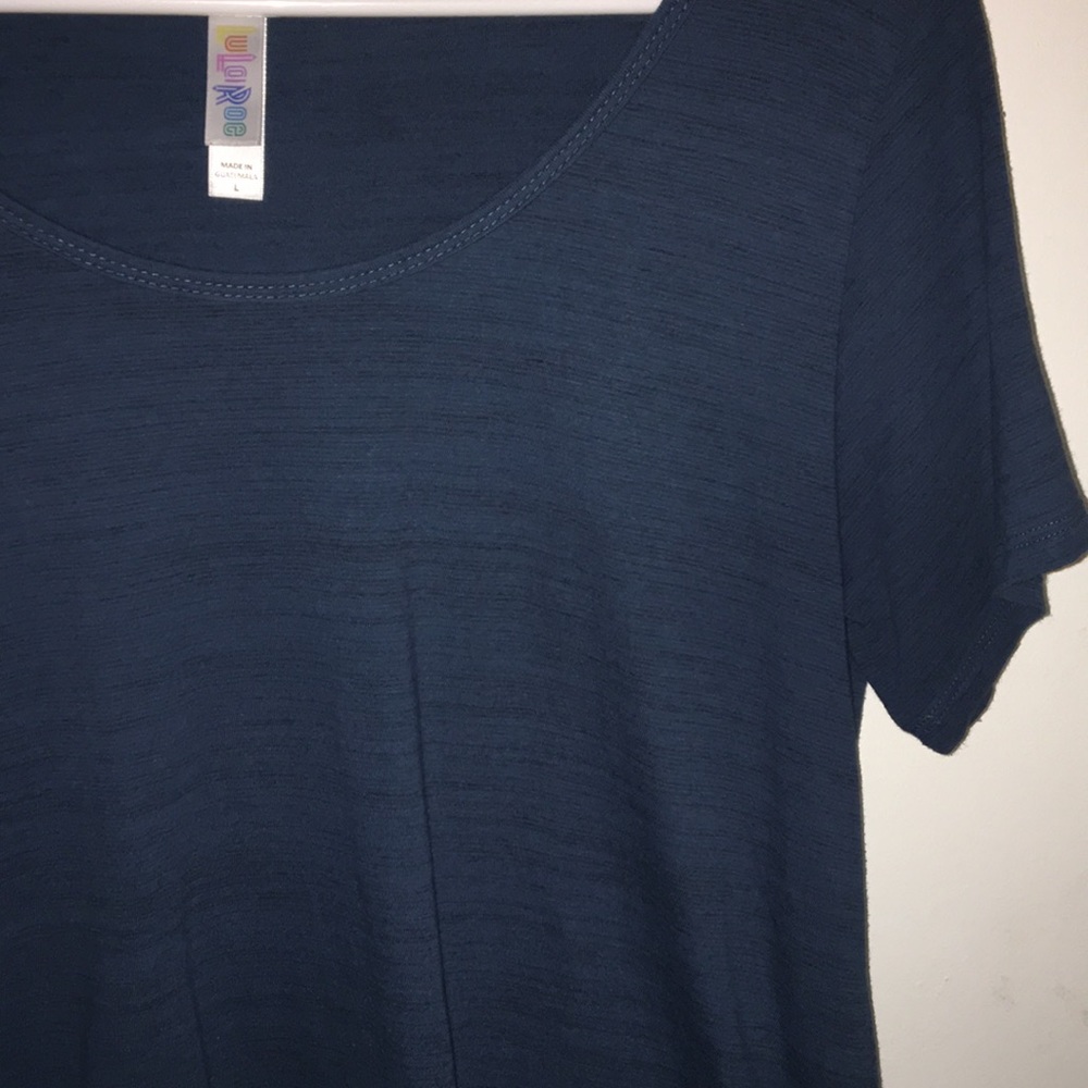 Large Lularoe Classic Tee